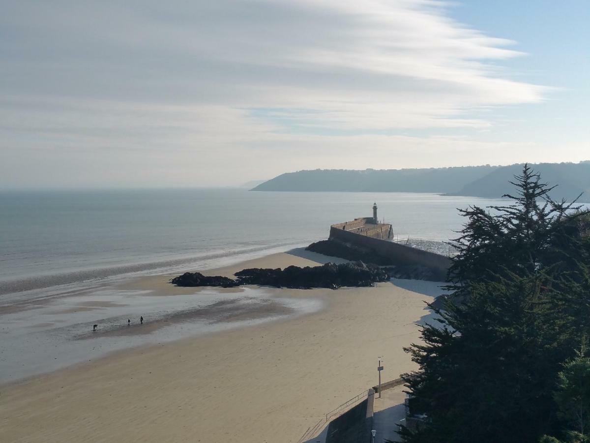 Au Bruit Des Vagues